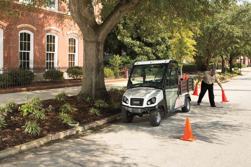 Utilitaires conformes à un usage routier pour les complexes hôteliers, campus et chantiers.