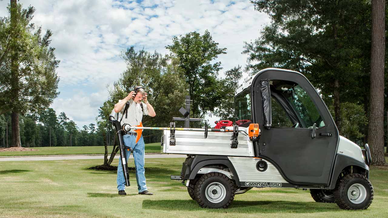 Golf turf utility vehicle